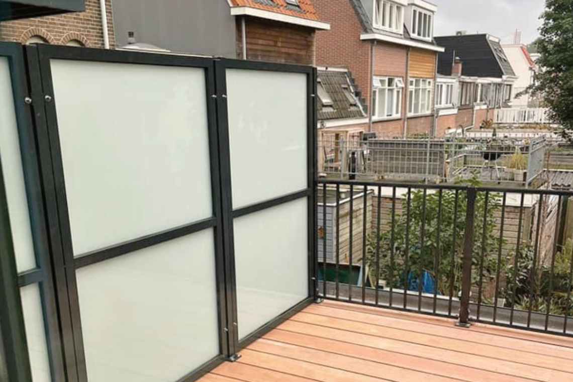 Privacyscherm op dakterras laten plaatsen