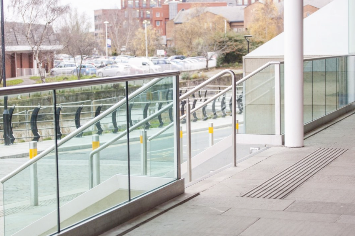 Q-Railing balustrade laten plaatsen: zo pak je het goed aan