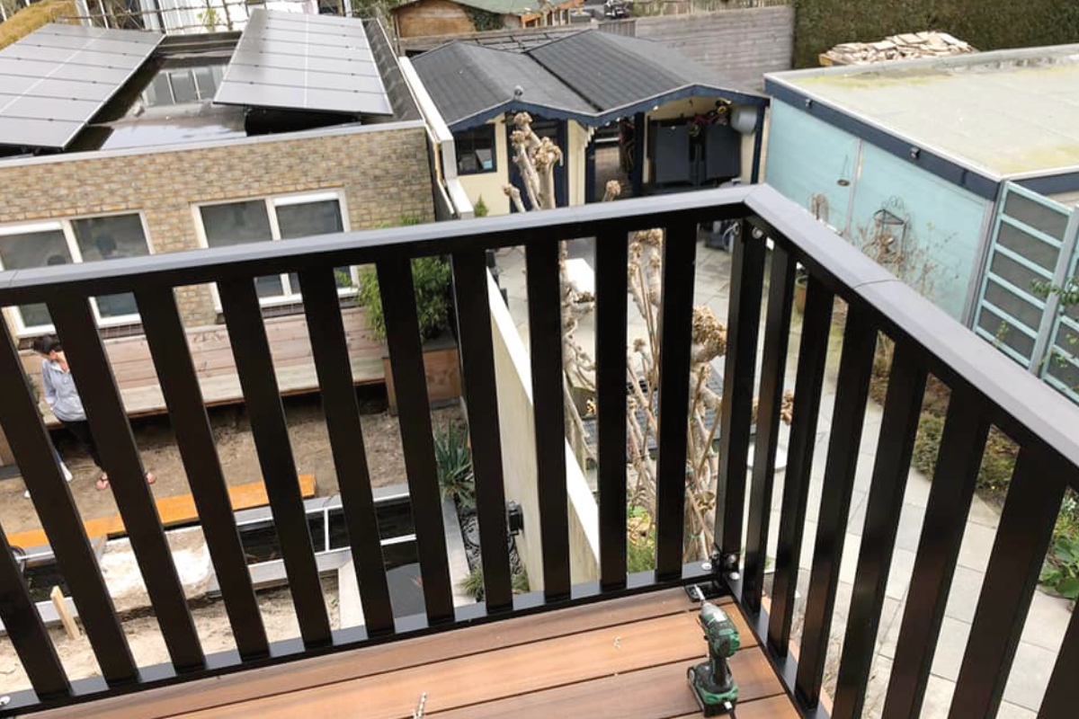 Waarom aluminium balkonhekken de slimme keuze zijn voor jouw woning