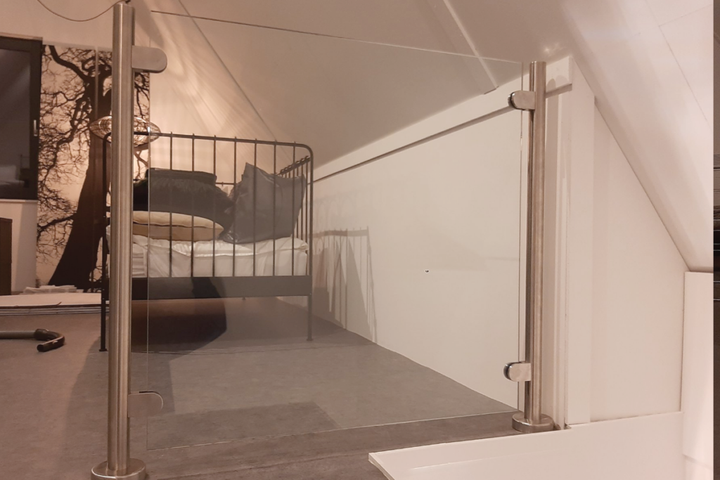 RVS balustrade met glas bij Trapgat