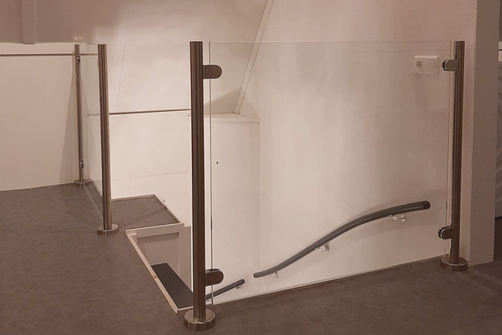 RVS balustrade met glas bij Trapgat