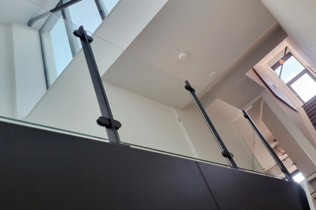 Glazen balustrade in Delfzijl