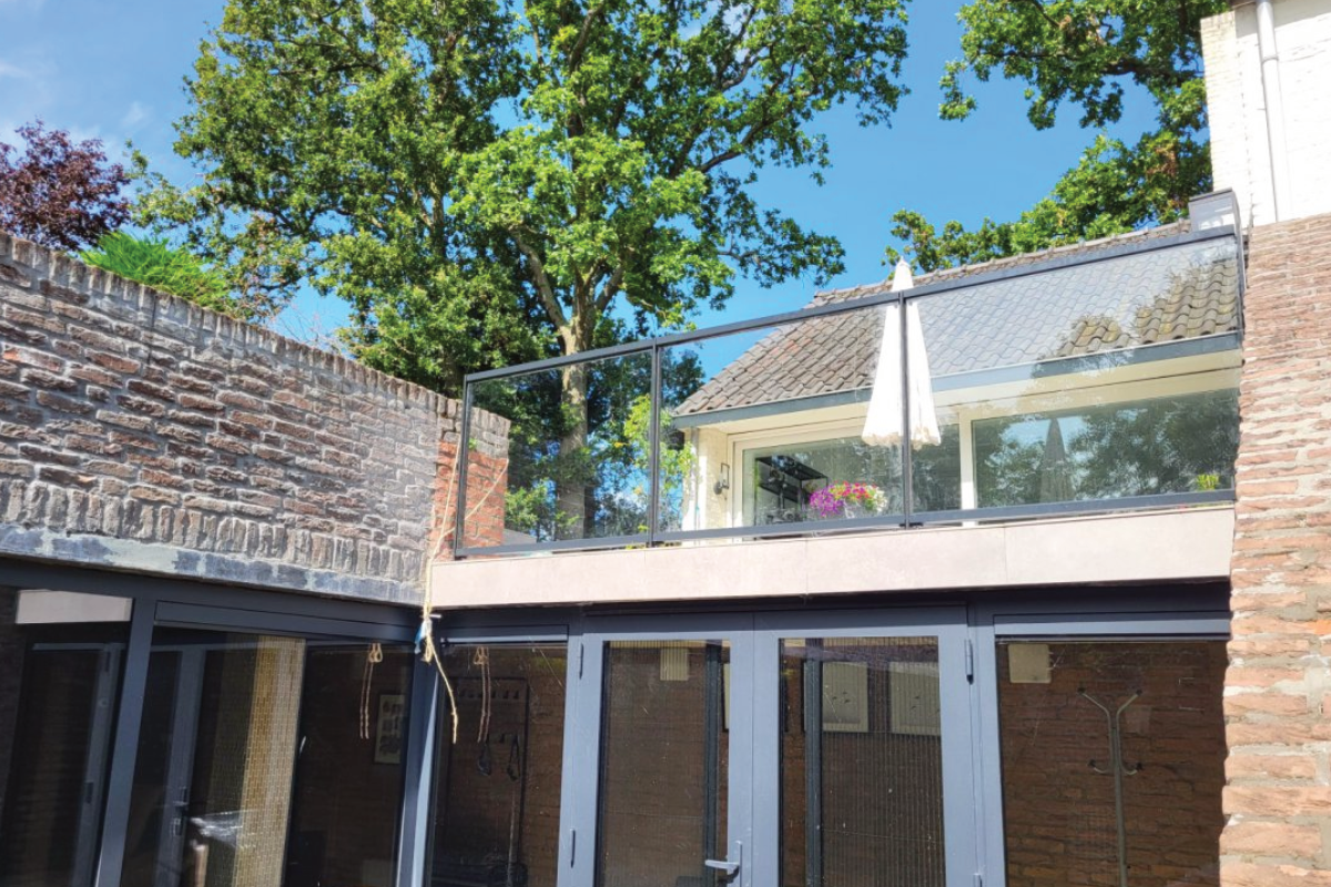 Glazen balustrade in Leek: op maat, stijlvol en veilig
