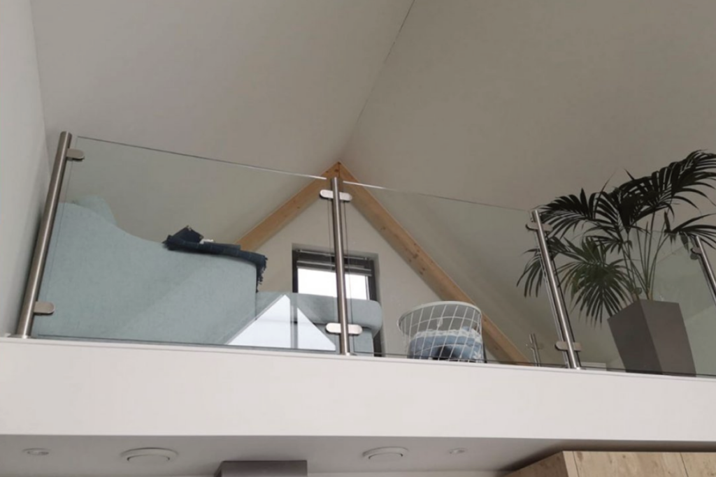 Glazen balustrade in Leek