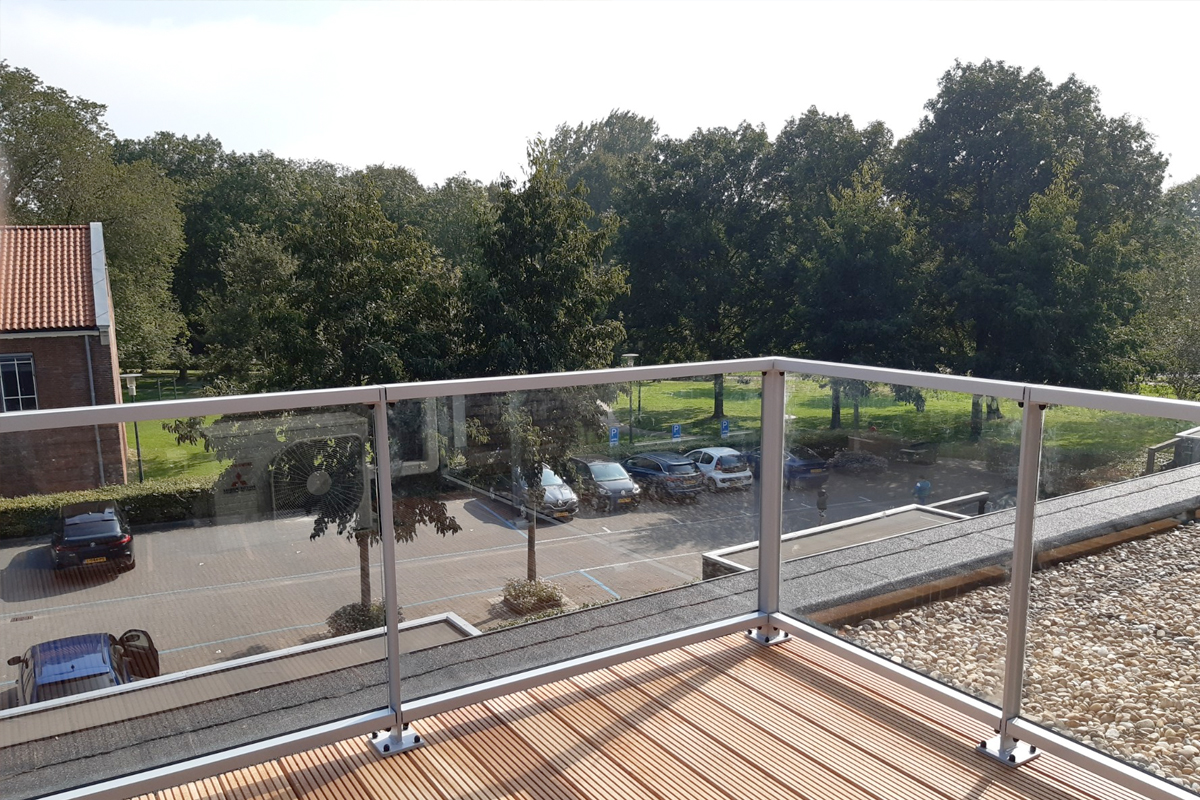 Glazen balustrade in Stadskanaal: stijlvol, veilig en op maat