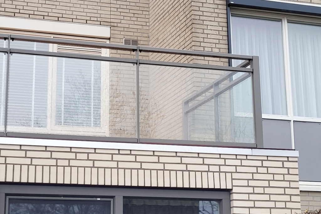 Glazen balustrade in Stadskanaal