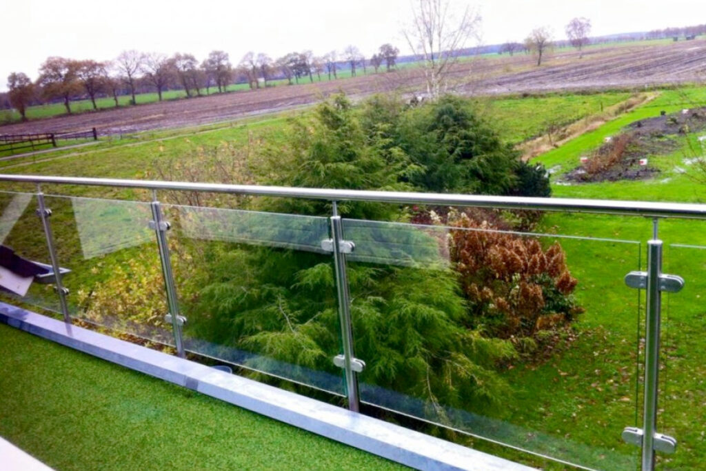 Glazen balustrade in Ter Apel