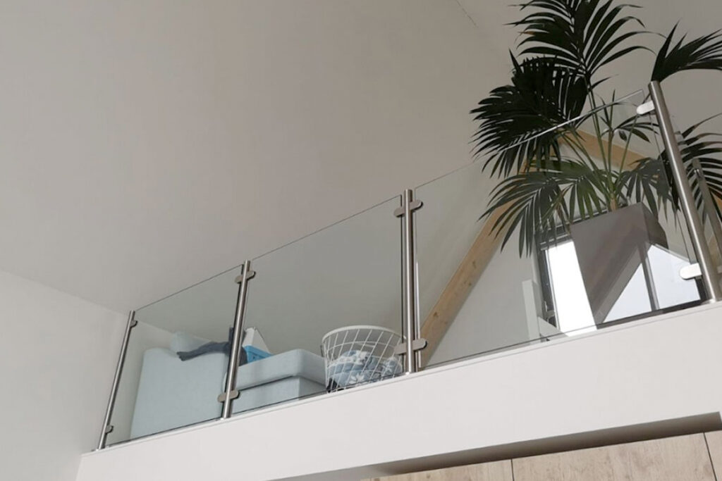 Glazen balustrade in Wildervank