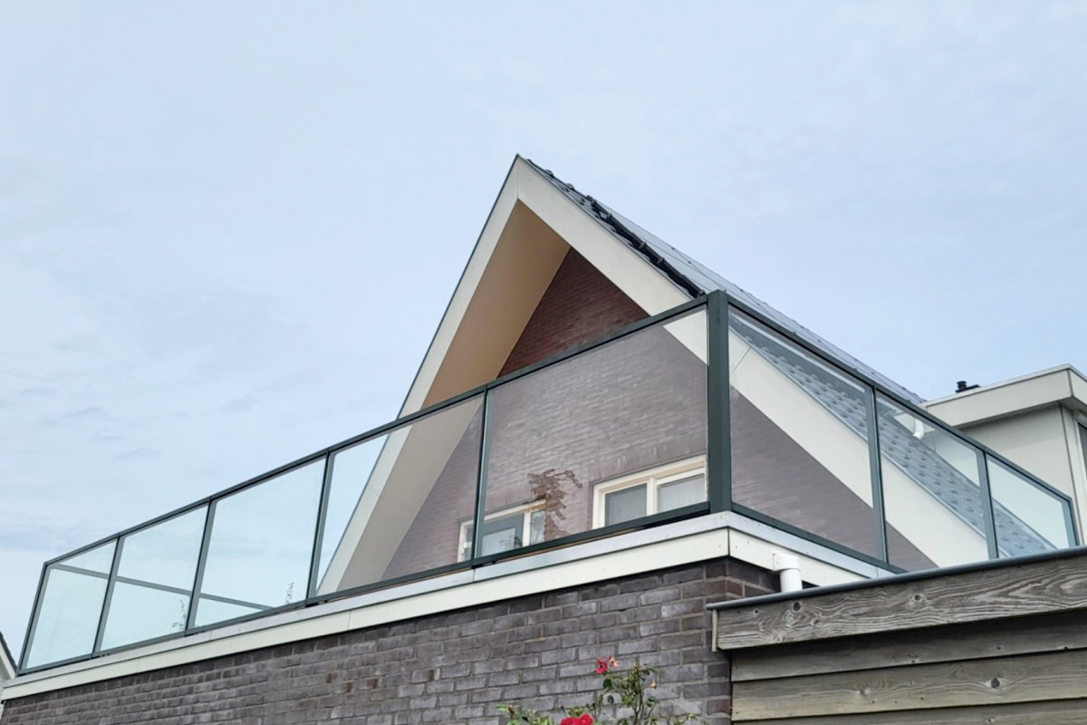 Glazen balustrade in Winschoten: advies, prijzen en installatie