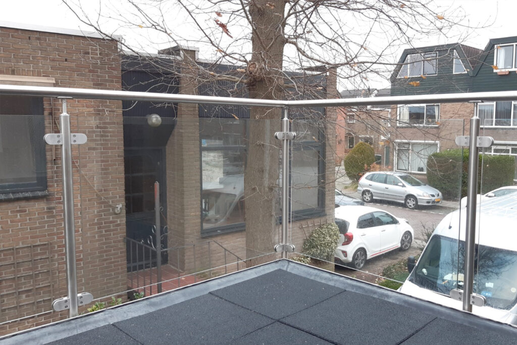 Glazen balustrade in Winsum