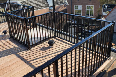 Zwarte aluminium balustrade