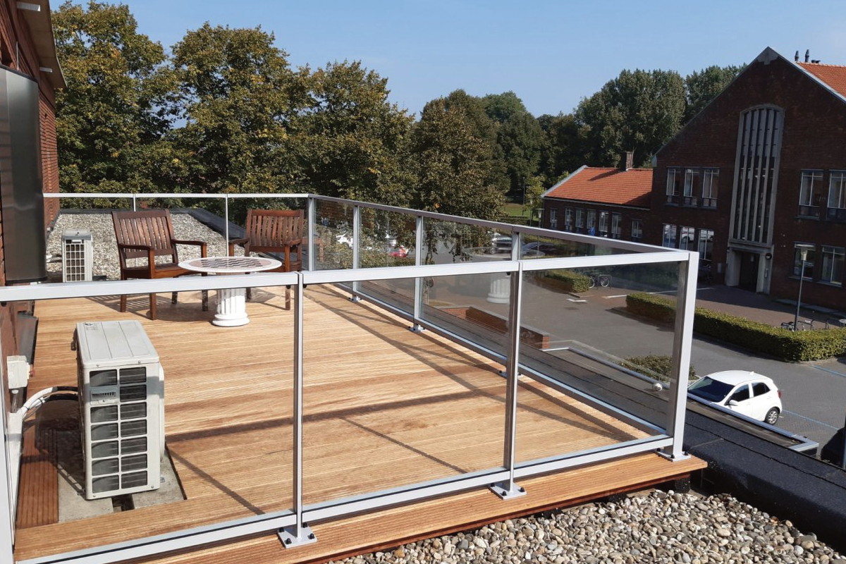 Glazen balustrade in Marum – stijlvolle, veilige maatwerkoplossingen voor huis en bedrijf