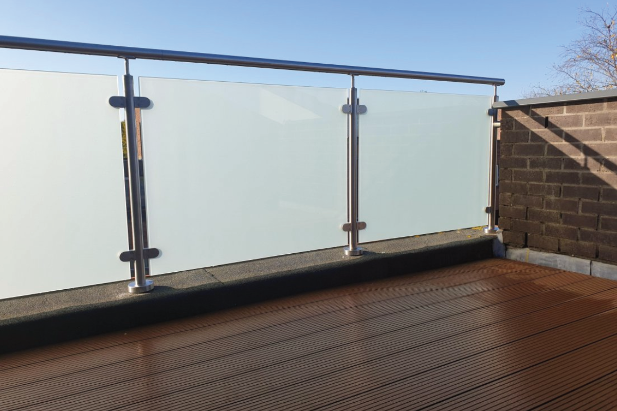 Glazen balustrade in Musselkanaal: stijlvolle en veilige oplossingen